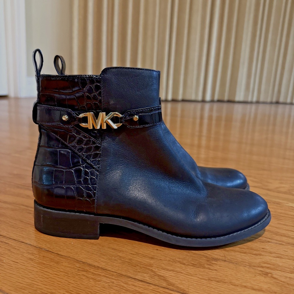 Michael Kors Farrah Flat Black Croc Embossed Booties Boot Gold Tone MK sz 8M